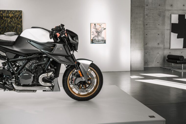 Brabus-1300-R-Masterpiece-100