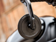 5 productos que harán tu moto más elegante y minimalista 7 Ducati Highsider Esagano 7