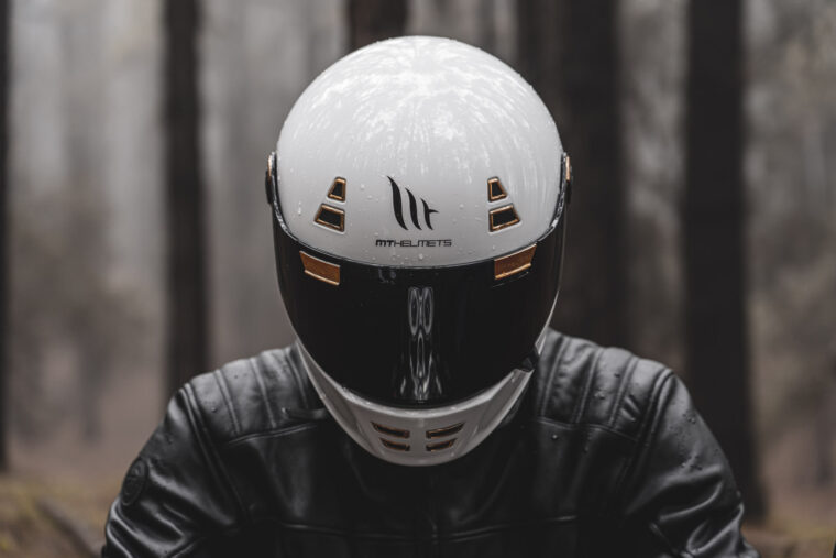 Top 20 mejores regalos moteros para estas Navidades 29 casco MT helmets Jarama 21