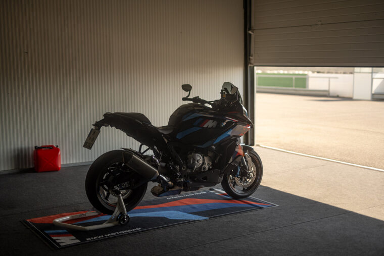 BMW-M-1000-XR-2024- - 22