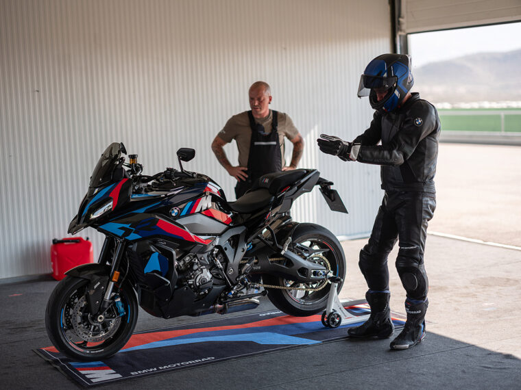 BMW-M-1000-XR-2024- - 23