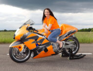 Becci Ellis se convierte en la mujer más rápida del mundo sobre una moto naked ¡372,38 km/h! 10 Becci Ellis Mujer record velocidad5