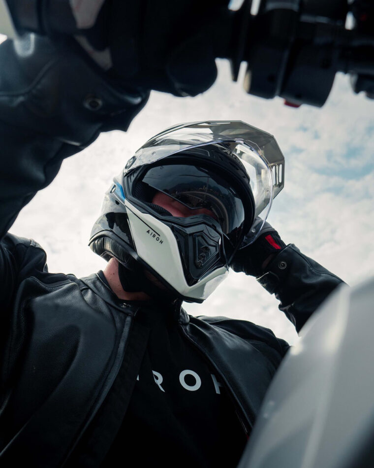 Casco-AIROH-Commander (3)