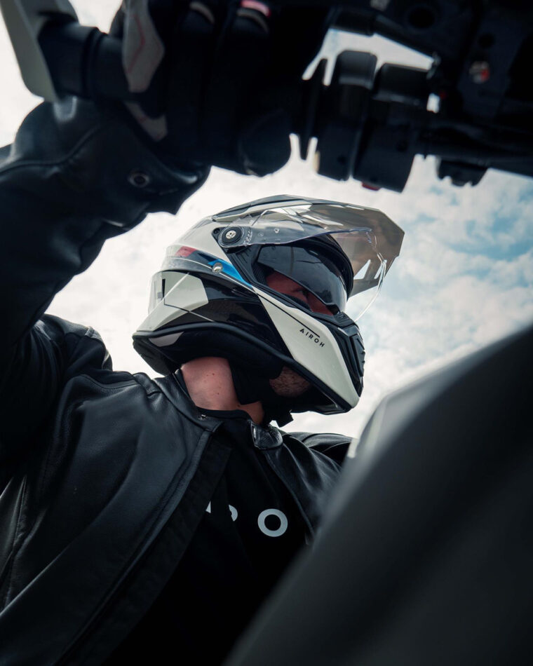 Casco-AIROH-Commander (6)