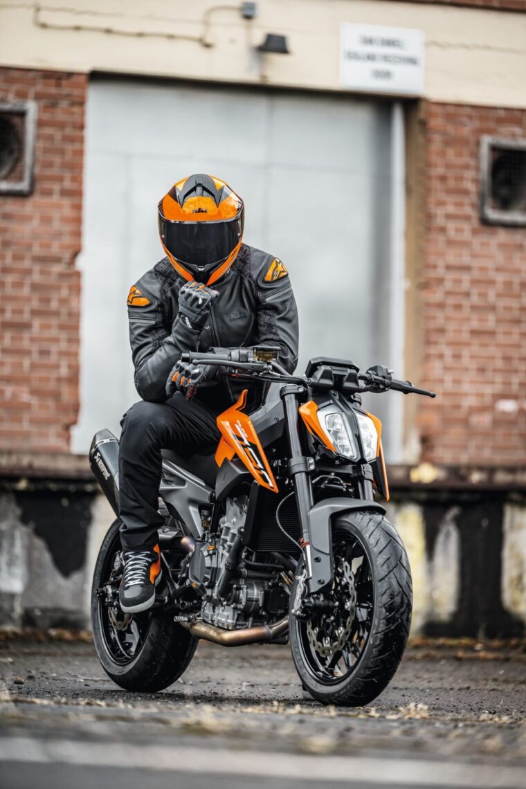 KTM-790-Duke-2024-26