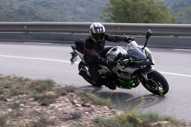 Kawasaki-Ninja-7-Hybrid-2024-opinion-prueba-16