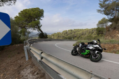 Kawasaki Ninja 7 Hybrid 2024 opinion prueba 18