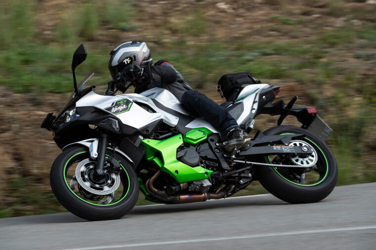 Kawasaki-Ninja-7-Hybrid-2024-opinion-prueba-50