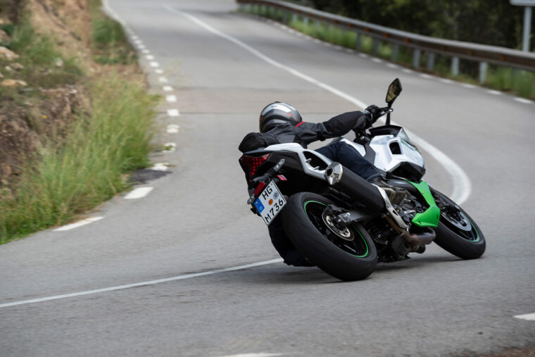 Kawasaki-Ninja-7-Hybrid-2024-opinion-prueba-56