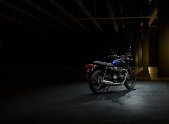 Triumph Bonneville T100 Blue Stealth Edition 1