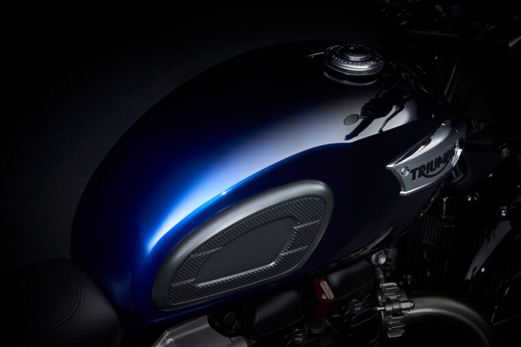 Triumph-Bonneville-T100-Blue-Stealth-Edition-2