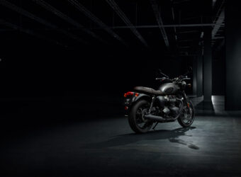 Triumph Bonneville T120 Black Stealth Edition 1