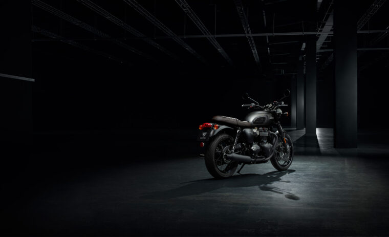 Triumph-Bonneville-T120-Black-Stealth-Edition-1