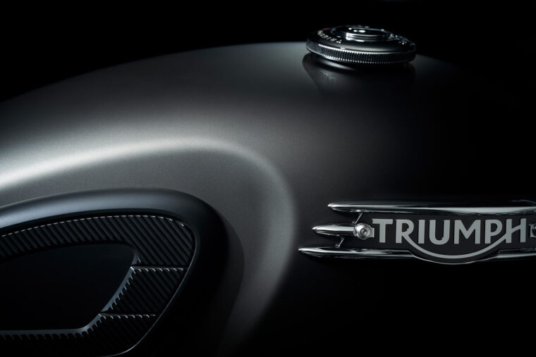 Triumph-Bonneville-T120-Black-Stealth-Edition-2