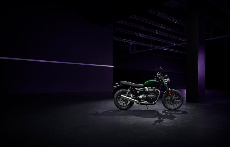 Triumph-Speed-Twin-900-Green-Stealth-Edition-2