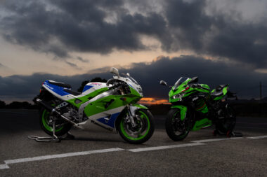 Video prueba Kawasaki Ninja ZX 4RR detalles 36