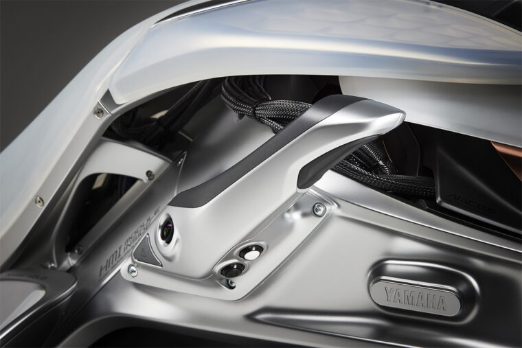 Yamaha-Motoroid2-prototipo-11