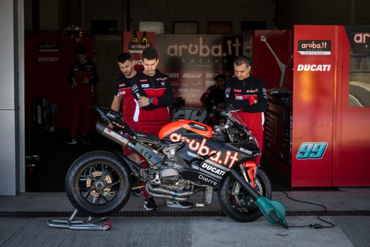 Adrian-Huertas-Test-Jerez-Supersport-Panigale (1)