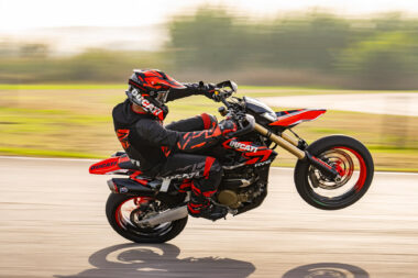 Ducati Hypermotard 698 Mono 2024 27