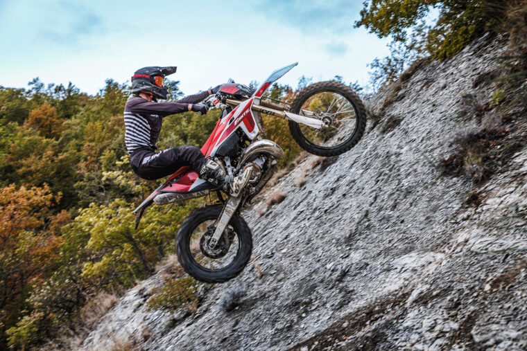 Fantic-XE-300-2024-accion7