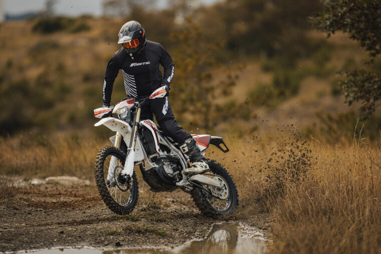 Fantic-XEF-310-2024-accion2