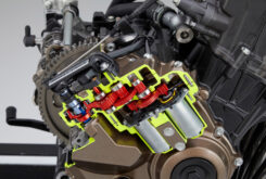 Tipos de cambio en motos: E-Clutch vs DCT vs Quickshifter. Diferencias, ventajas y desventajas 25 Honda E Clutch 15