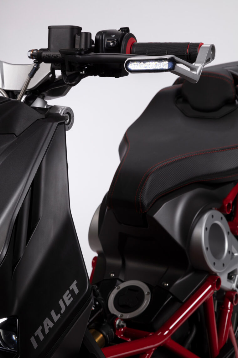 Italjet-Dragster-300-2024 (14)