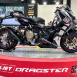 EICMA 2023 - Todas las motos 2024 del salón de Milán 49 Italjet Dragster 559 Twin: ¡Brutal prototipo de maxi-scooter bicilíndrico!