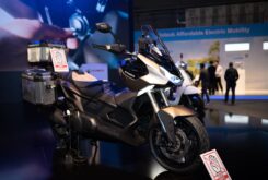KYMCO CV-L6: Propuesta de maxi-scooter aventurero en el EICMA 11 KYMCO CV L6 concept EICMA 5