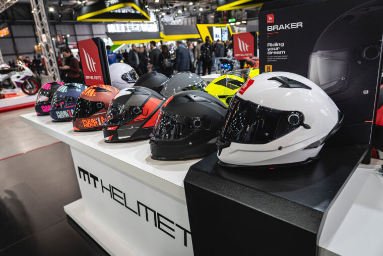MT Helmets 2024: todo lo nuevo que vimos en EICMA 2023 15 MT HELMETS EICMA 202314