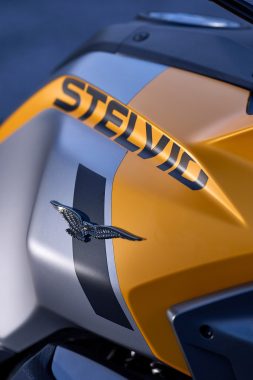 Moto Guzzi Stelvio 2024 detalles19