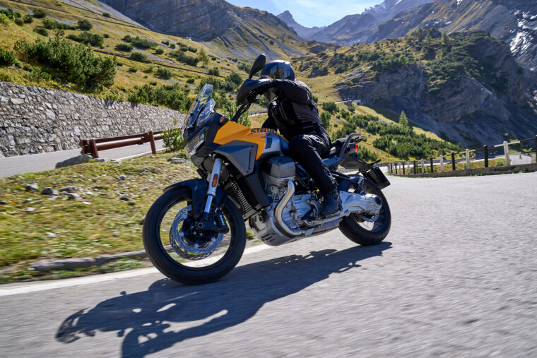 Moto-Guzzi-Stelvio-2024-dinamicas13