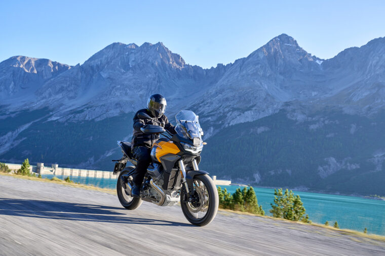 Moto Guzzi Stelvio 2024 dinamicas2