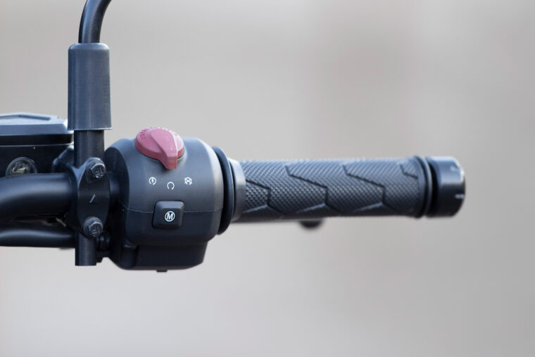 Royal-Enfield-Himalayan-2024-detalles-19