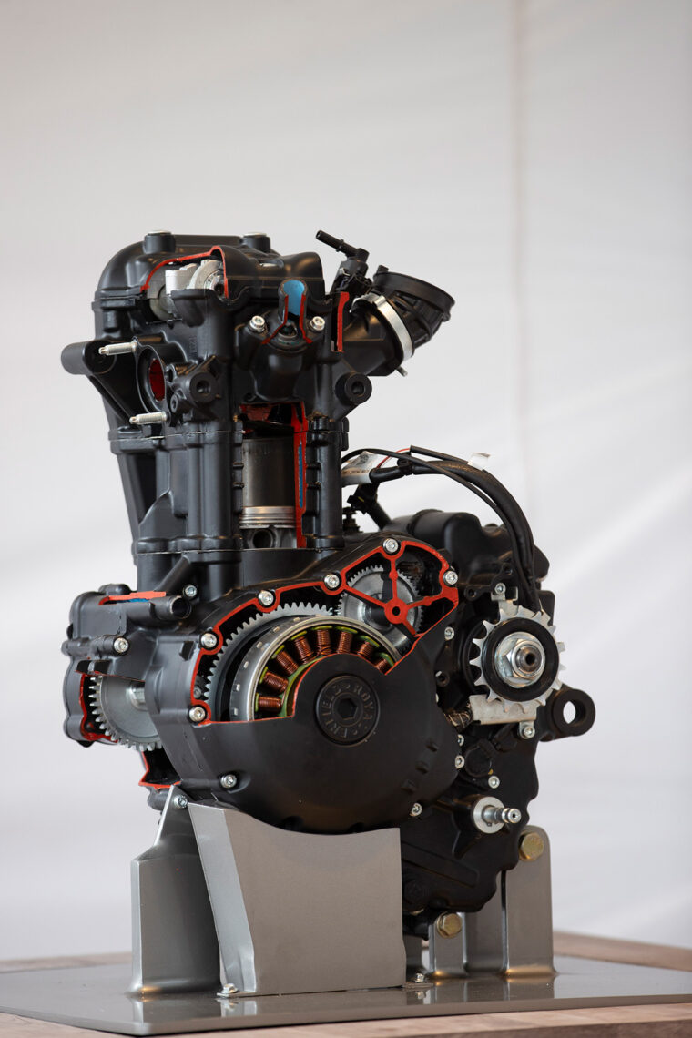 Royal-Enfield-Himalayan-2024-detalles-34