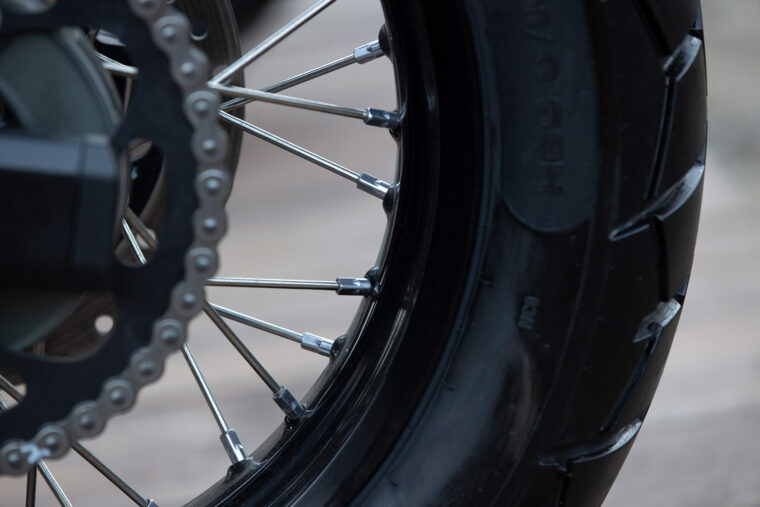 Royal-Enfield-Himalayan-2024-detalles-39