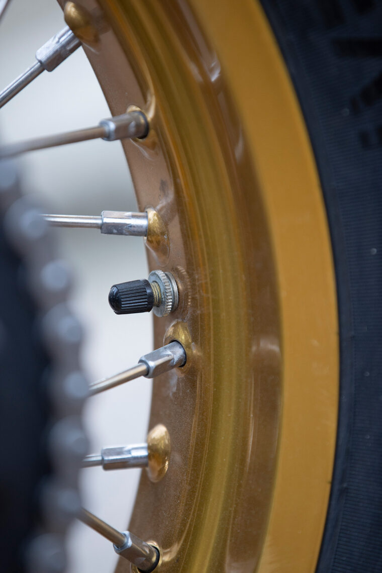 Royal-Enfield-Himalayan-2024-detalles-40