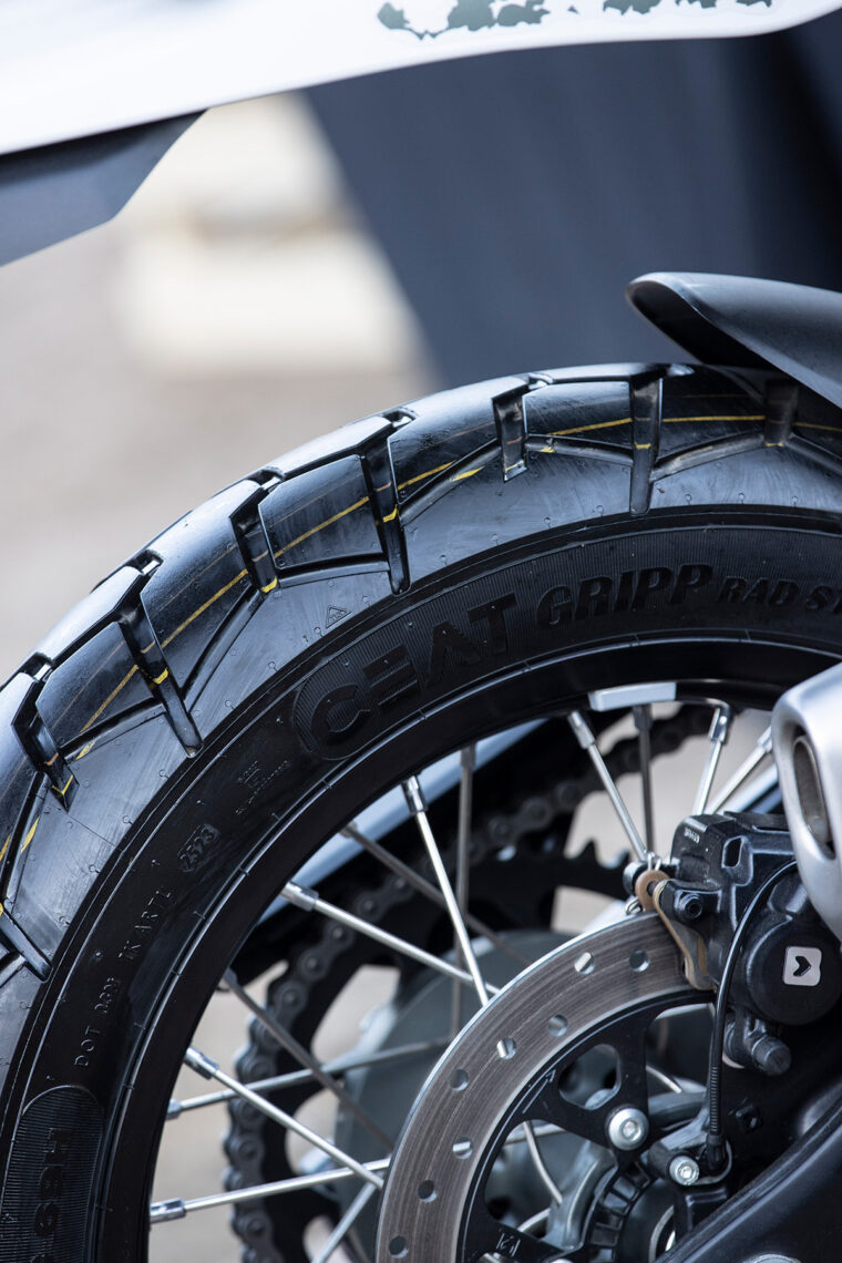 Royal-Enfield-Himalayan-2024-detalles-43