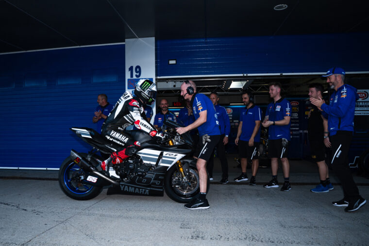 Yamaha-Racing-Test-Jerez-Superbike (3)
