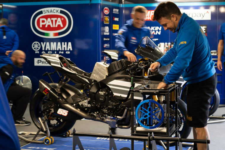Yamaha-Racing-Test-Jerez-Superbike (8)
