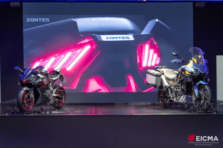 Zontes-ZT703-F-RR-tricilindricas-eicma-2023