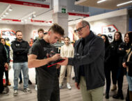 La emotiva despedida de Pedro Acosta y MT Helmets: «Salvaron mi carrera deportiva» 19 MBKHomenaje Despedida Acosta 1