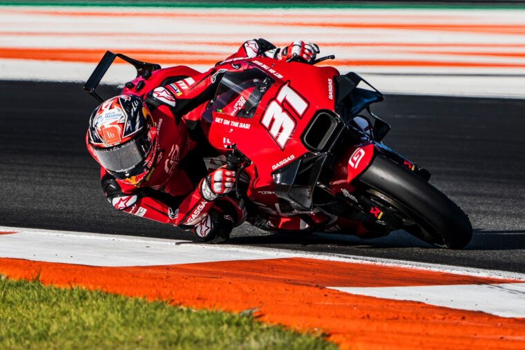 MT Helmets, el KRE+ y Pedro Acosta se estrenaron en MotoGP 9 MT Helmets Pedro Acosta MotoGP Test Valencia (2)