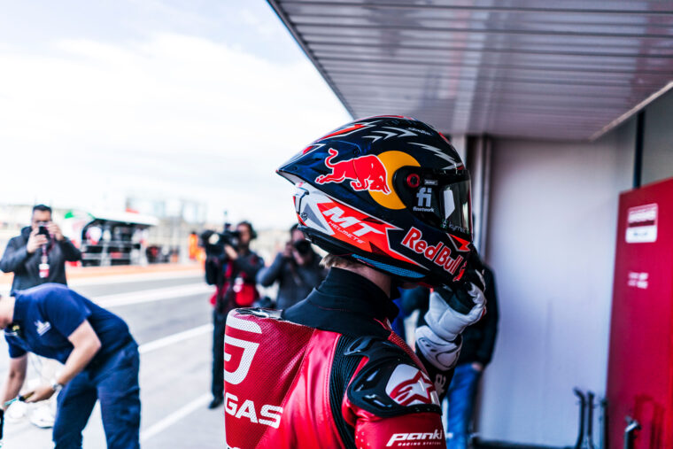 MT-Helmets-Pedro-Acosta-MotoGP-Test-Valencia (5)