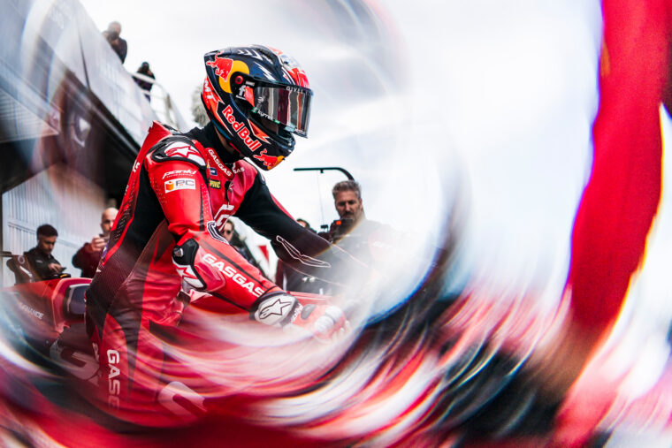 MT-Helmets-Pedro-Acosta-MotoGP-Test-Valencia (7)