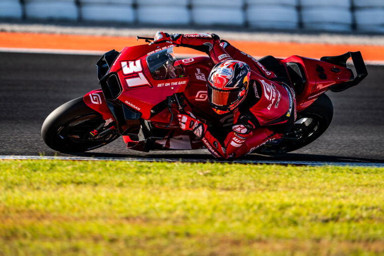 MT-Helmets-Pedro-Acosta-MotoGP-Test-Valencia (9)