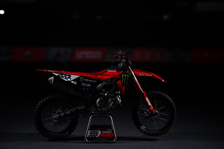 Ducati-Desmo450-MX-2024-Factory-Cairoli-Lupino (11)