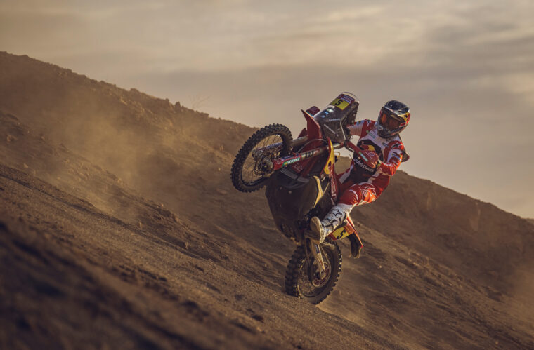 Red-Bull-GasGas-Rally-Dakar-2024-Daniel-Sanders (2)