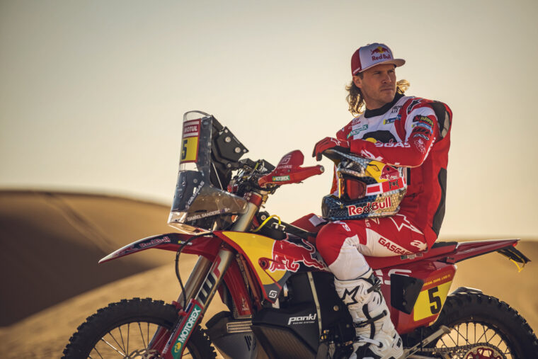 Red-Bull-GasGas-Rally-Dakar-2024-Daniel-Sanders (7)