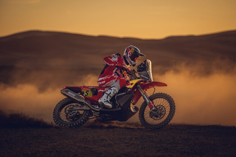 Red-Bull-GasGas-Rally-Dakar-2024-Daniel-Sanders (9)